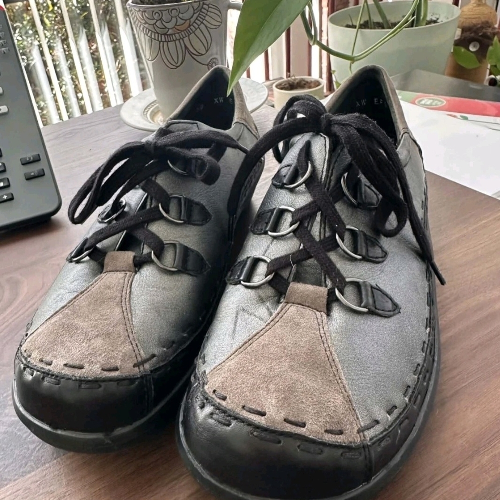 Zierra Women's Two-Tone Casual Lace-Up Sneakers in Gray and Taupe